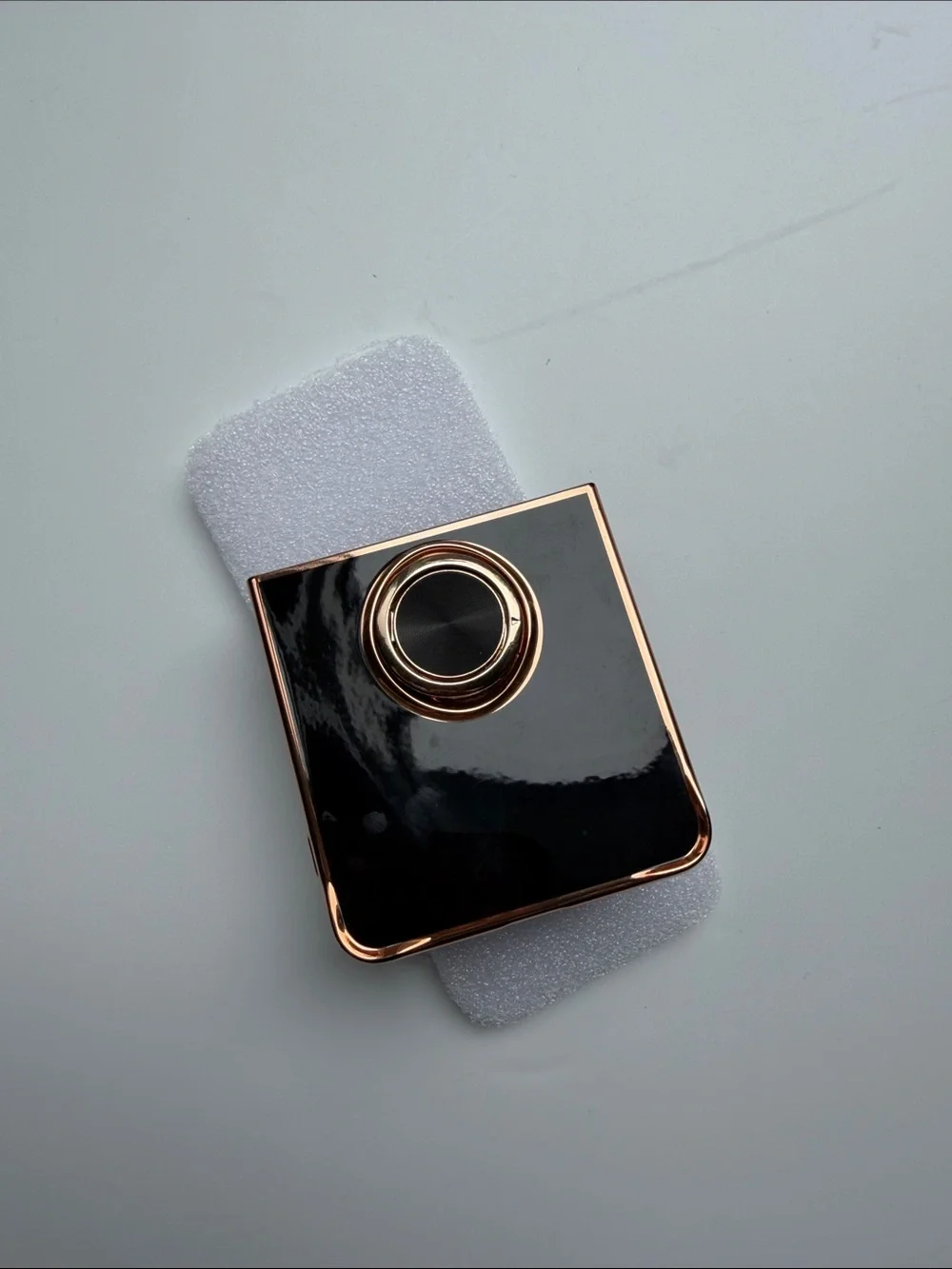 Galaxy Z Flip 7 Protective Case in Black & Gold